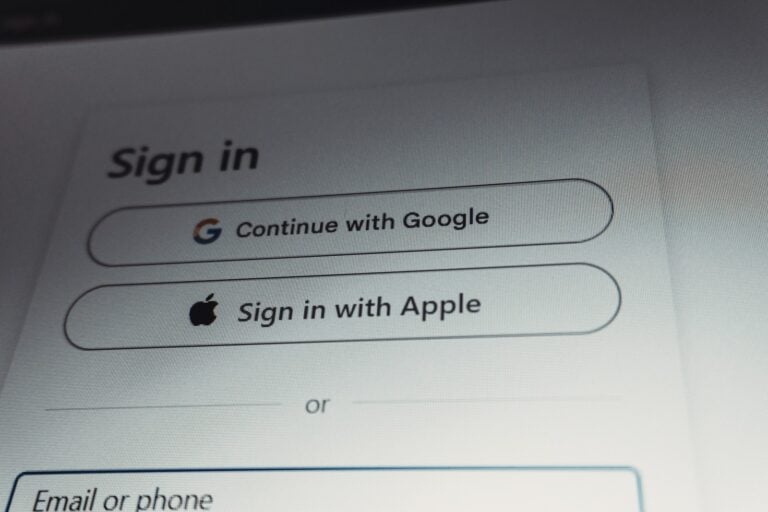 Sign in options with google and apple accounts.